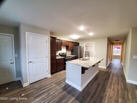 3502 College Dr in Jeffersontown, KY - Building Photo