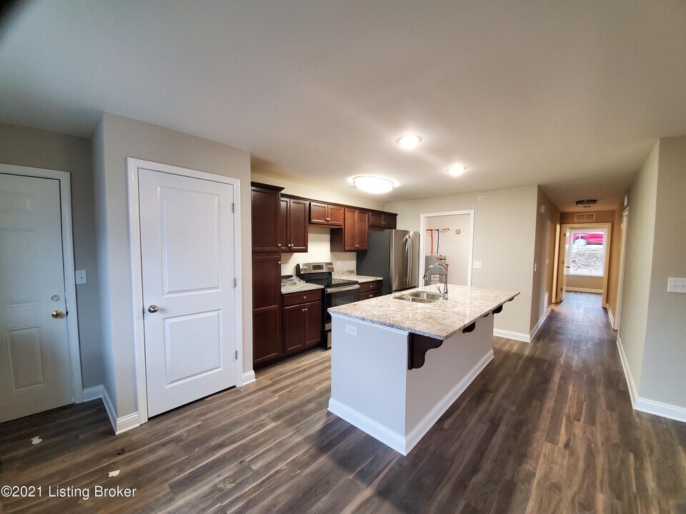 3502 College Dr in Jeffersontown, KY - Foto de edificio