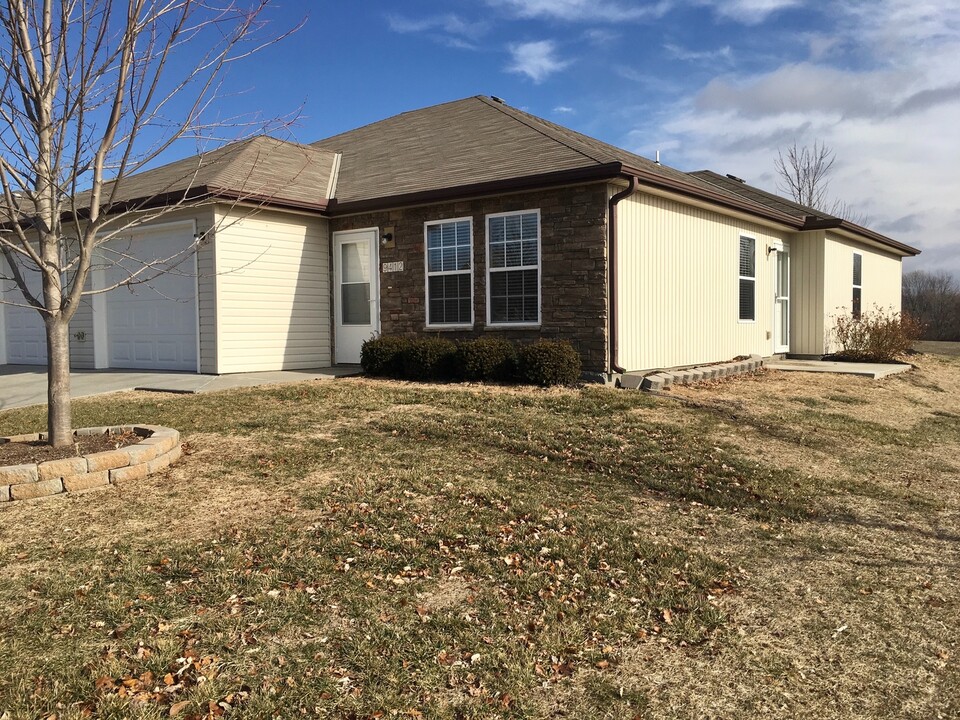 9412 SE 2nd St in Blue Springs, MO - Building Photo