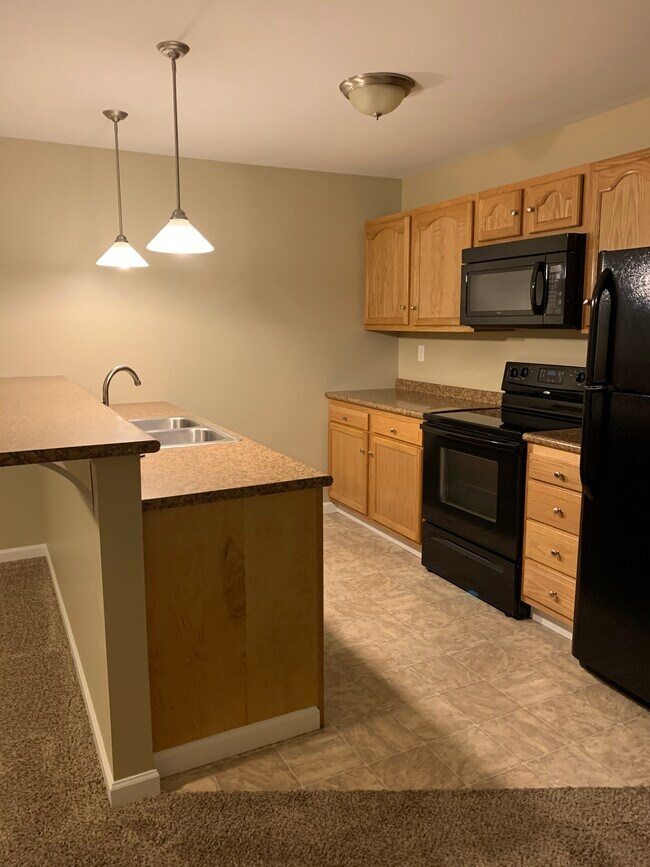 1401 Country Club Rd Apartments and Nearby Fairmont Apartments For Rent