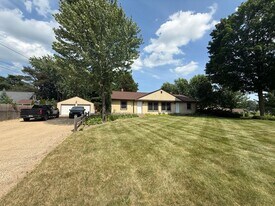 1954-1956 Hazelwood St in Maplewood, MN - Building Photo