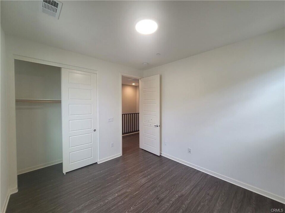 19504 Empire Ln in Los Angeles, CA - Building Photo
