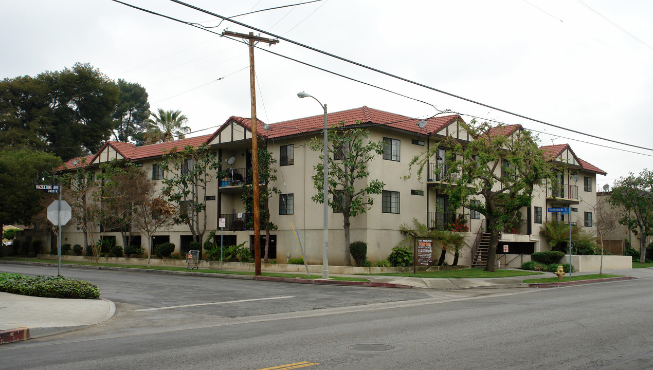 7441 Hazeltine Ave in Van Nuys, CA - Building Photo