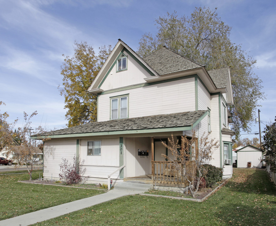 301 Dearborn St in Caldwell, ID - Building Photo