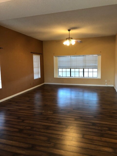 10402 N 54th Dr in Glendale, AZ - Building Photo - Building Photo