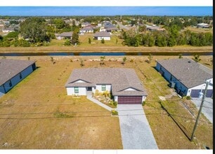 839 Yellowbird Dr in Ft. Myers, FL - Foto de edificio - Building Photo