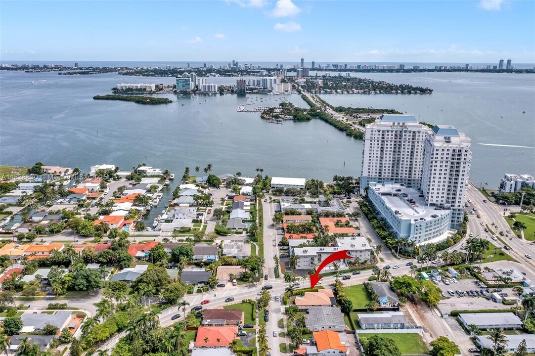 1090 NE 81st St in Miami, FL - Building Photo