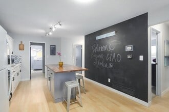 1800 King George Blvd in Surrey, BC - Building Photo - Building Photo