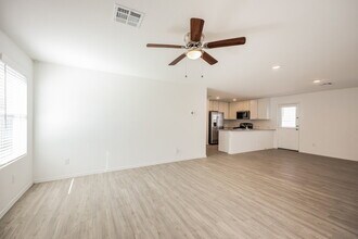 6631 Morgan Cp in San Antonio, TX - Foto de edificio - Building Photo