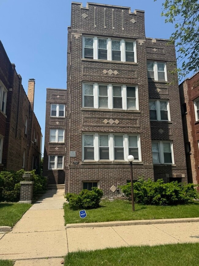 7412 S Prairie Ave