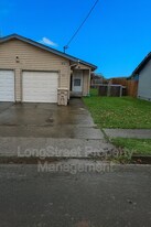 615 SE Chicago St in Albany, OR - Building Photo