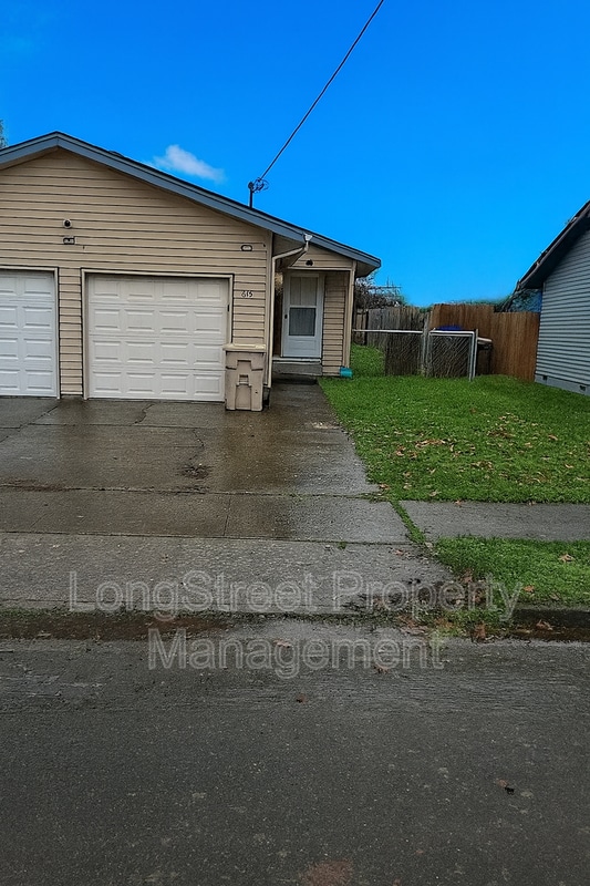 property at 615 SE Chicago St