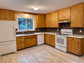 21473 Vetter Rd NE in Poulsbo, WA - Building Photo - Building Photo