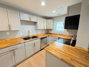 121 W 57th St in Savannah, GA - Building Photo - Building Photo