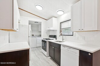 5 Fallow Dr in Englishtown, NJ - Building Photo - Building Photo