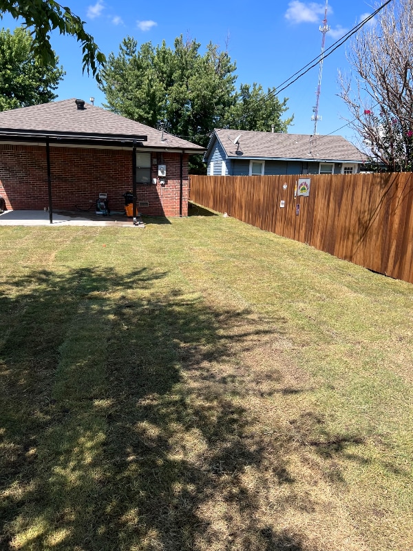 422 Chartrand Ave in Edmond, OK - Foto de edificio - Building Photo