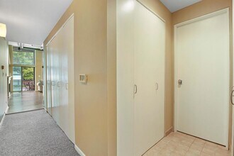 2343 N Greenview Ave in Chicago, IL - Building Photo - Building Photo