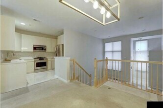 320 Midland Ct in West New York, NJ - Building Photo - Building Photo