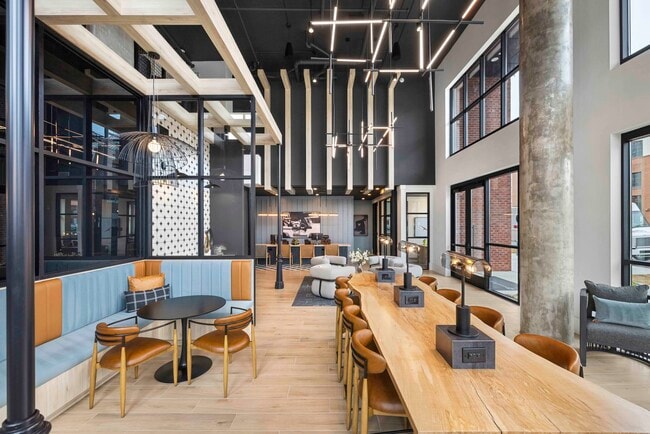 MAA Plaza Midwood in Charlotte, NC - Foto de edificio - Building Photo