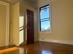 129 Sunnyside Ave in Brooklyn, NY - Building Photo - Building Photo