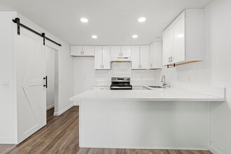 433 Autumn Dr in San Marcos, CA - Building Photo - Building Photo