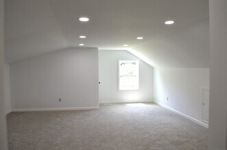 1349 Farmington Ave in Farmington, CT - Building Photo - Building Photo