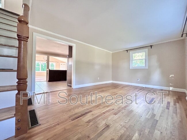 39 Virginia Rd in Montville, CT - Building Photo - Building Photo