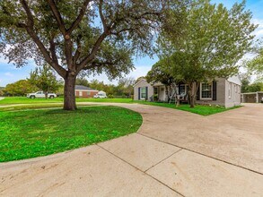 3508 W Biddison St, Unit A in Fort Worth, TX - Foto de edificio - Building Photo