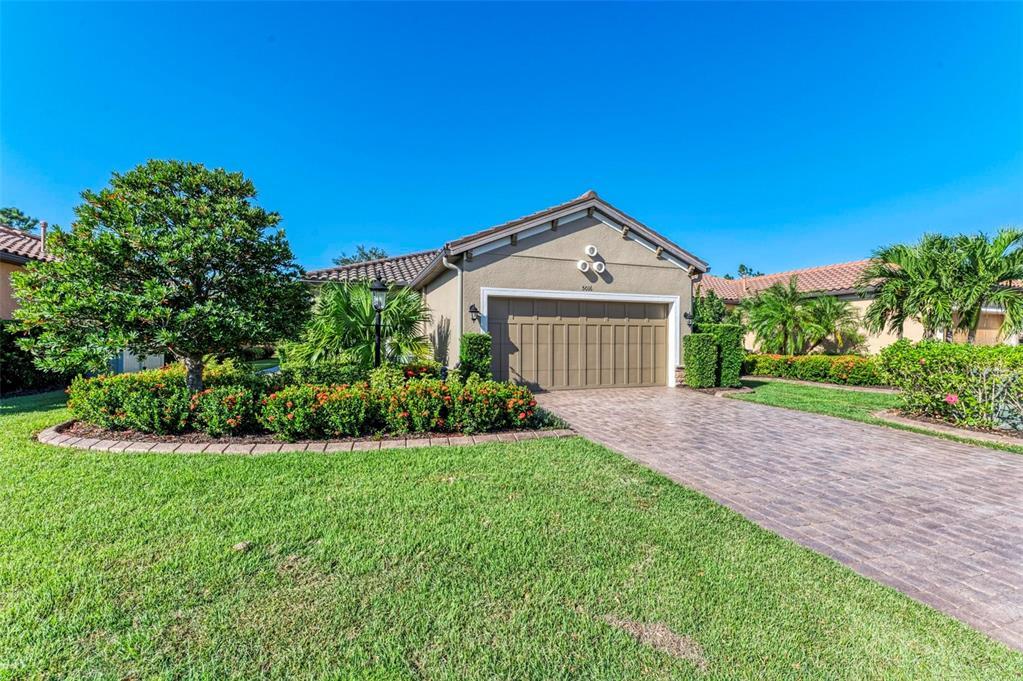 5016 Savona Run in Bradenton, FL - Foto de edificio
