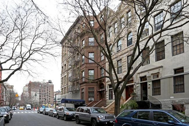 57 W 76th St in New York, NY - Foto de edificio - Building Photo