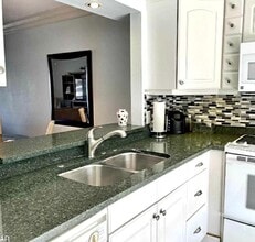 715 S Beach St, Unit 212D in Daytona Beach, FL - Foto de edificio - Building Photo