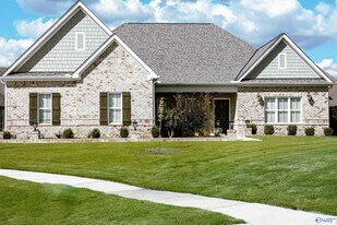 102 Willow Lake Cir SW in Huntsville, AL - Building Photo