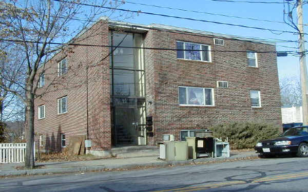 77 Crescent St in Waltham, MA - Foto de edificio - Building Photo