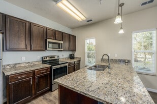 Athens Commons- Student Housing in DeLand, FL - Building Photo