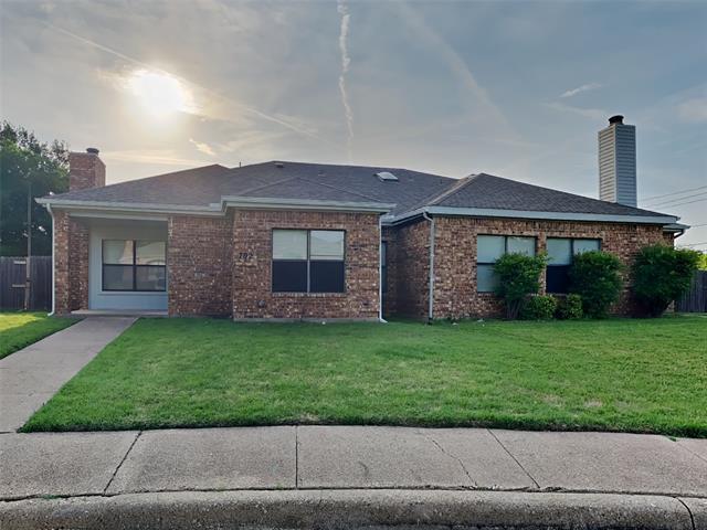 702 Monique Ct in Cedar Hill, TX - Building Photo