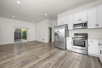 6208 Pembroke Dr in San Diego, CA - Building Photo - Building Photo