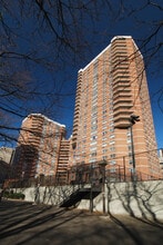 Kips Bay Court in New York, NY - Building Photo - Building Photo