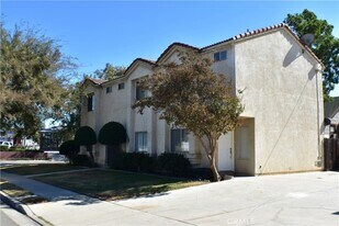 220 W 3rd St in Corona, CA - Building Photo