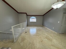 6911 W 36th Ave, Unit 204 in Hialeah, FL - Building Photo