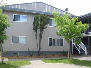 Sunset View Apartments in Santa Rosa, CA - Building Photo - Building Photo