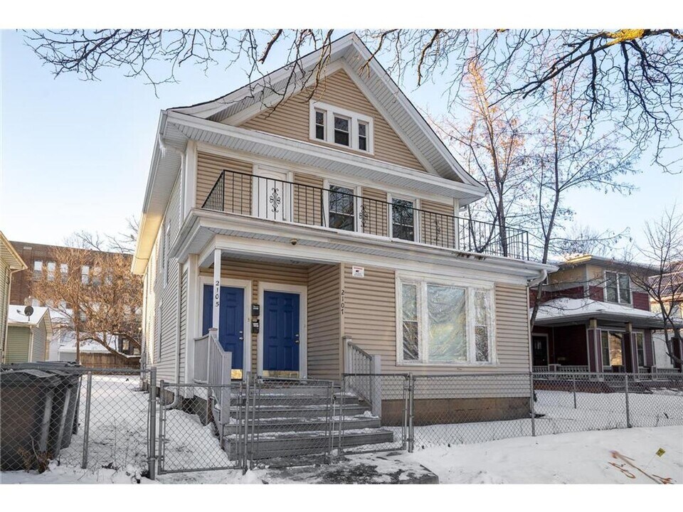 2105 N Aldrich Ave in Minneapolis, MN - Building Photo