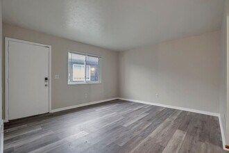 2460-2462-2462 Hiawatha St in Columbus, OH - Building Photo - Building Photo