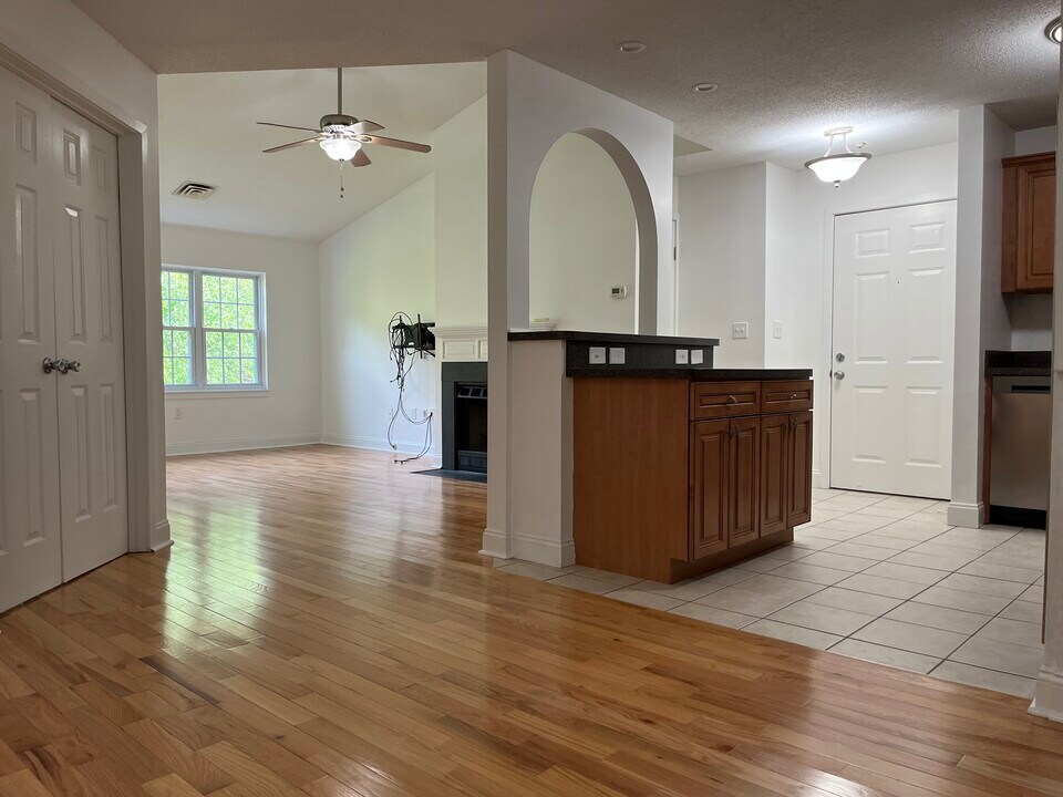 100 Brookside Dr in Andover, MA - Building Photo