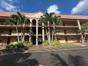 2700 Coral Springs Dr in Coral Springs, FL - Building Photo - Building Photo