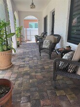 2271 SW 25th St in Miami, FL - Foto de edificio - Building Photo