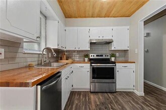 10404 Tullis Ave in Kansas City, MO - Building Photo - Building Photo