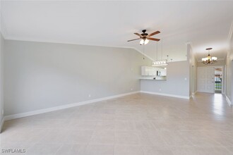 6474 Royal Woods Dr in Ft. Myers, FL - Building Photo - Building Photo