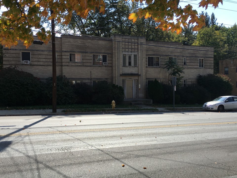 6440 Montgomery Rd in Cincinnati, OH - Building Photo