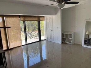 4360 Fountains Dr in Greenacres, FL - Foto de edificio - Building Photo