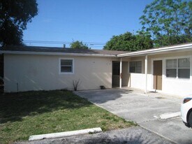 1176 W 32nd St in West Palm Beach, FL - Building Photo